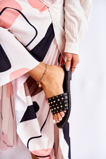 Moteriškos odinės šlepetės su dekoracija Black Brien