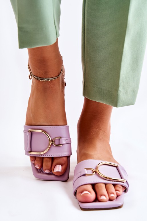 Violetinės klasikinės odinės šlepetės su dekoracija