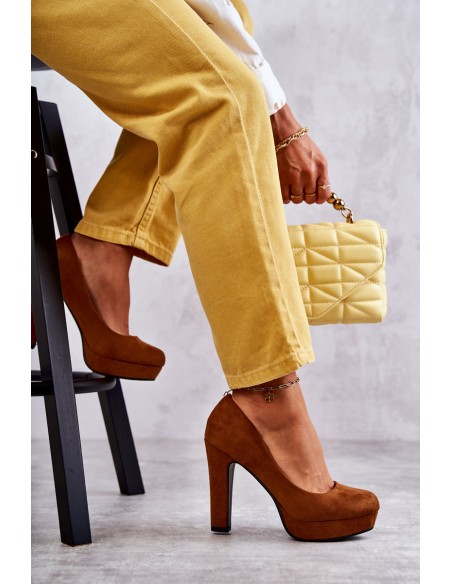 Klasikiniai zomšiniai batai ant kulno Camel Soro