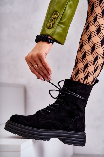 Madingi batai su raišteliais