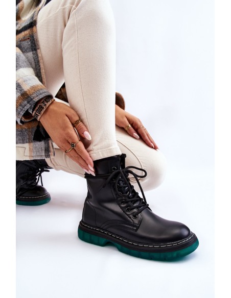 Moteriški suvarstomi batai su žaliu padu