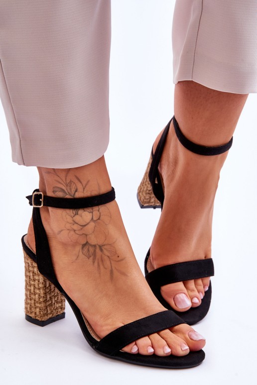 Zomšiniai sandalai Ant A Braided Heel Juoda Selila