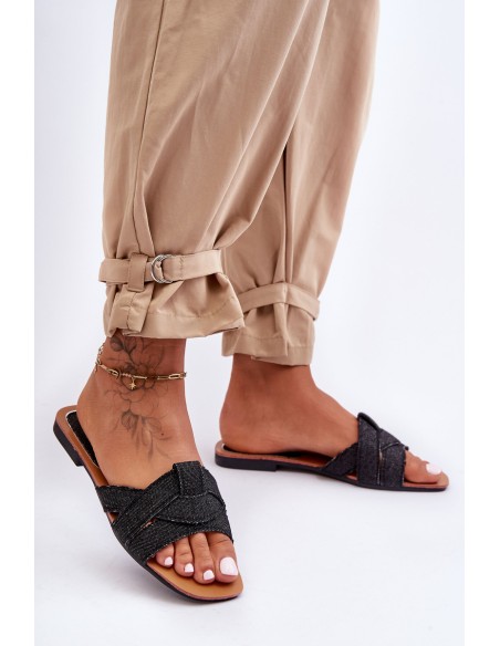 Moteriškos medžiagInės šlepetės juodos Aversa