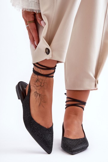 Moteriški baleto bateliai su virvelėmis, papuošti smeigėmis, juodos spalvos