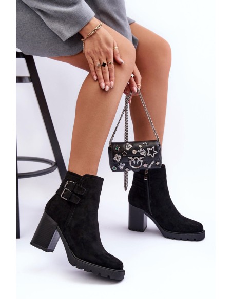 Batai su kulniais juodos spalvos