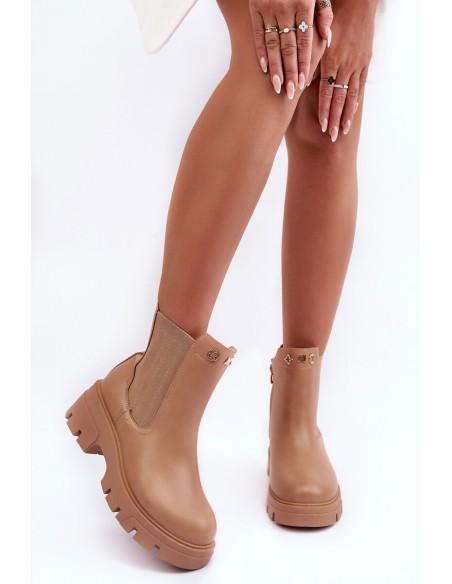 Moteriški batai su dekoracijomis