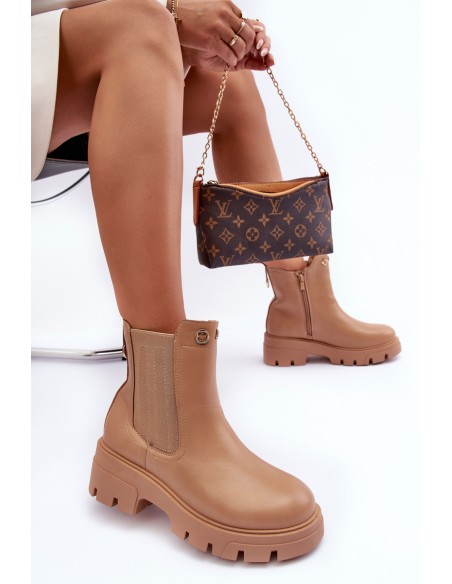 Moteriški batai su dekoracijomis