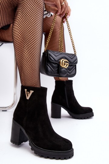 Moteriški batai ant kulno su puošmena juodi