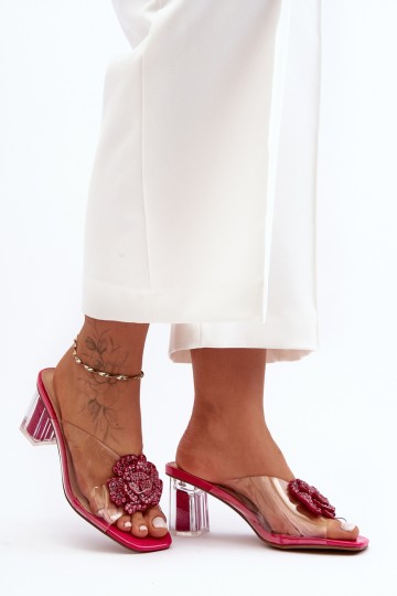 Permatomi sandalai su „Fuchsia“ puošmena