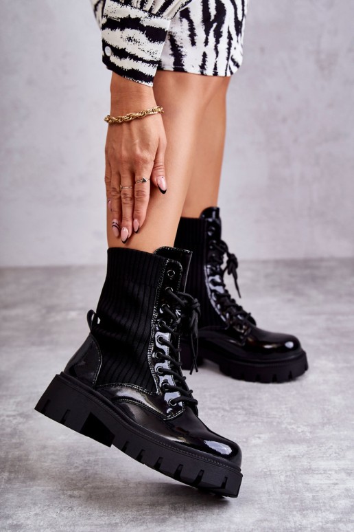 Moteriški lakuoti batai su kojinėmis