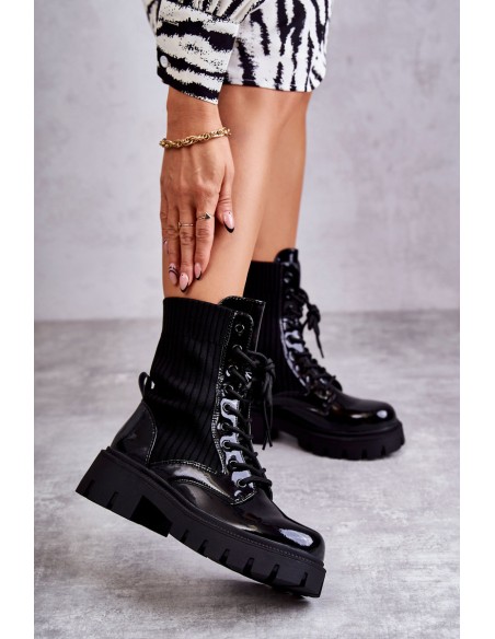 Moteriški lakuoti batai su kojinėmis