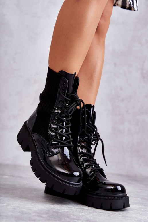 Moteriški lakuoti batai su kojinėmis