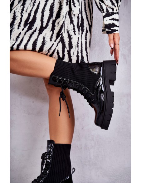 Moteriški lakuoti batai su kojinėmis