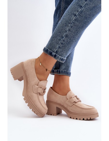 Smėlio spalvos batai ant kulnų