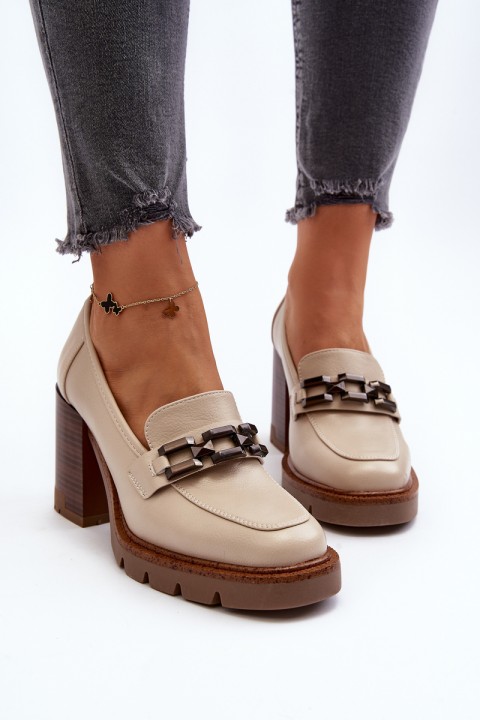 Pumps on a chunky heel with beige Oradna decoration