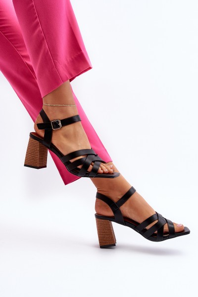 Moteriškos juodos basutės