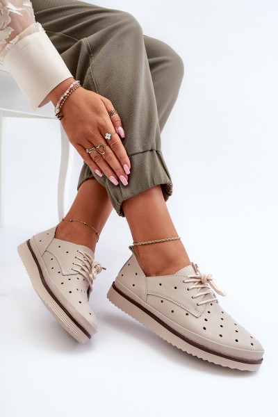 Balti moteriški batai