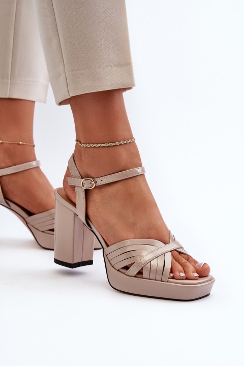 Moteriškos sandalai su kulnu