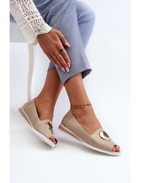 Women's pumps with eco leather ornament in gold Biolita