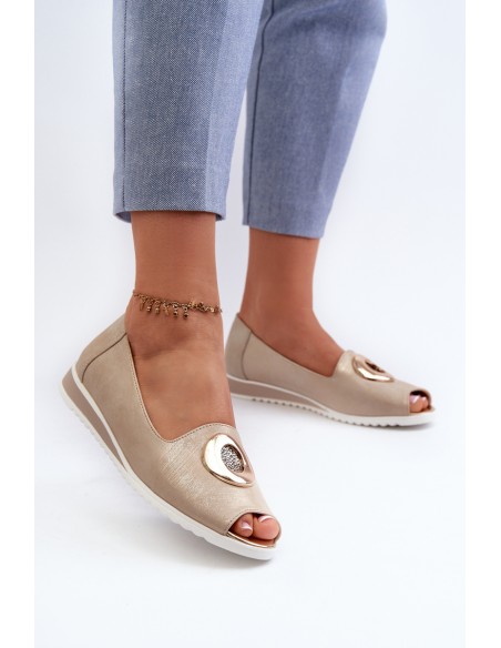 Women's pumps with eco leather ornament in gold Biolita