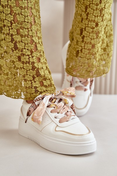 Moteriški sportbačiai su platforma su dekoratyviniu suvarstymu White Mistra