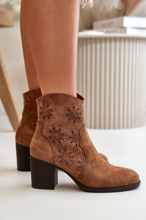 Batai su perforuotu kotu ant kulno Eco Suede Brown Nevishiia