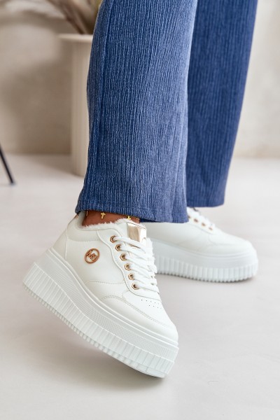 Sneakers Moteriški sportiniai bateliai, izoliuoti ant masyvaus balto pado Ardiela