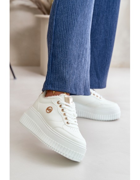 Sneakers Moteriški sportiniai bateliai, izoliuoti ant masyvaus balto pado Ardiela