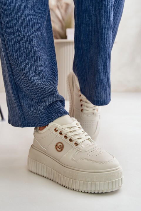 Sneakers Moteriški sportiniai batai, izoliuoti ant masyvaus smėlio spalvos Verissha pado