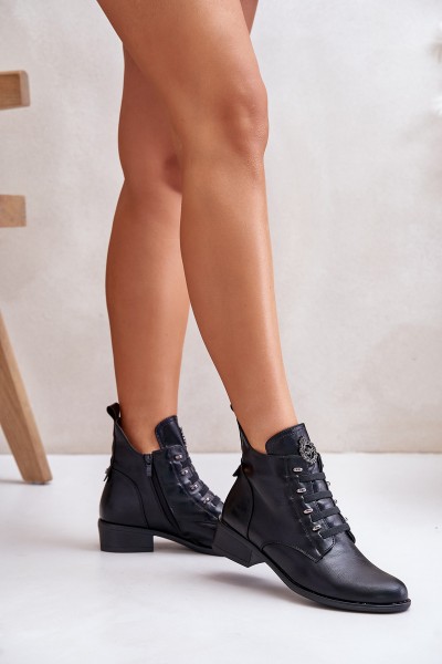 Žemai izoliuoti kulkšnies batai su užtrauktuku ir dekoracija juoda Nevalia