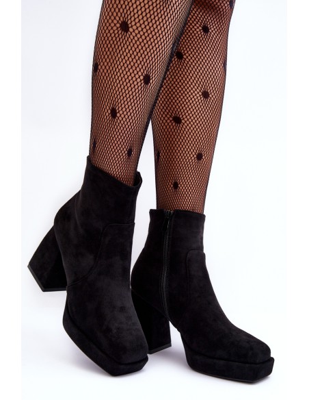 Batai ant kulno, juodi