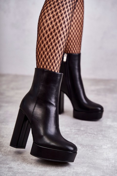 Smooth Leather Booties On A Bar Black Kaysa