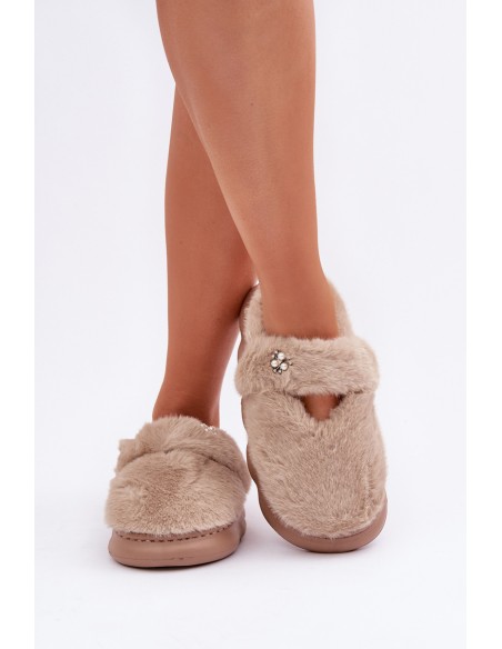 Furry Slippers With A Small Brooch Dark Beige Primaria