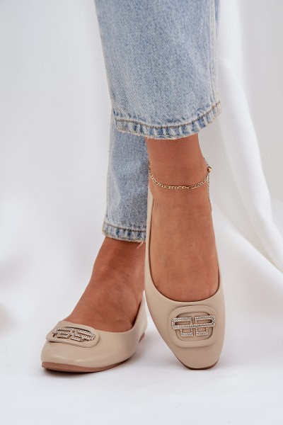 Baleto butai ant plokščio pado su dekoracija smėlio spalvos Ainoria