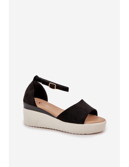 Lightweight platform sandals with a delicate wedge black Gillifia