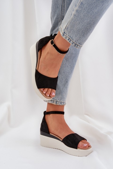 Lightweight platform sandals with a delicate wedge black Gillifia