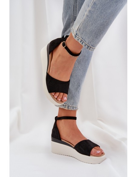 Lightweight platform sandals with a delicate wedge black Gillifia