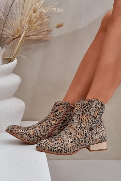 Suvarstomi moteriški auliniai batai ant žemo kulno, papuošti gyvulinio rašto aukso spalvos Neliawen