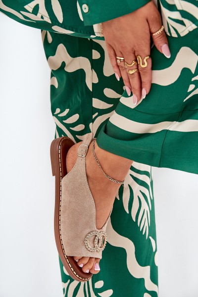 Moteriški sandalai su puošmena ant plokščio kulno Eco Suede smėlio spalvos ralis