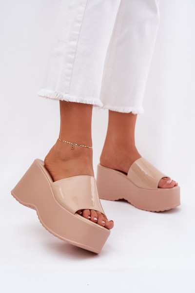 Lacquered Women's Sandals On Platform And Wedge Beige Nellevia