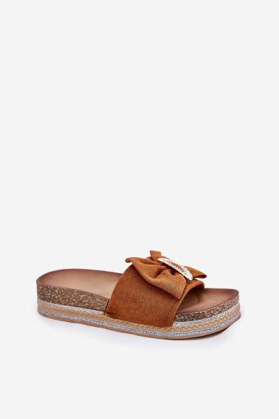 Moteriškos platforminės basutės su lankeliu ir dekoratyvine sagė