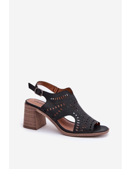 Moteriški perforuoti sandalai ant kulno, juodos spalvos