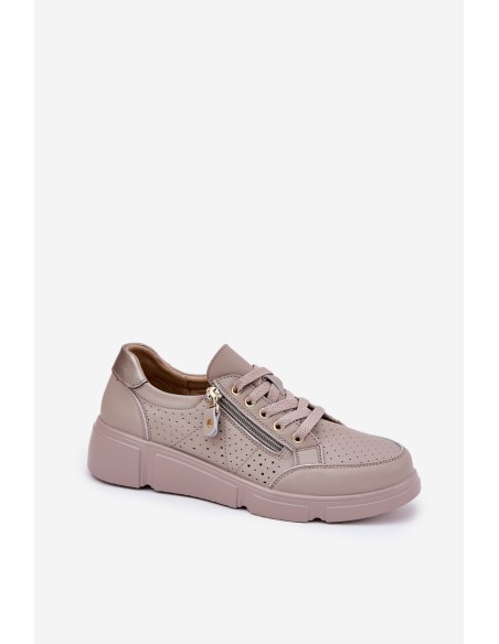 Odiniai sportbačiai ant platformos