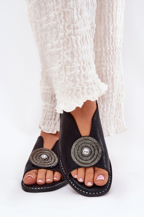 Blizgios moteriškos basutės su dekoratyvine detale