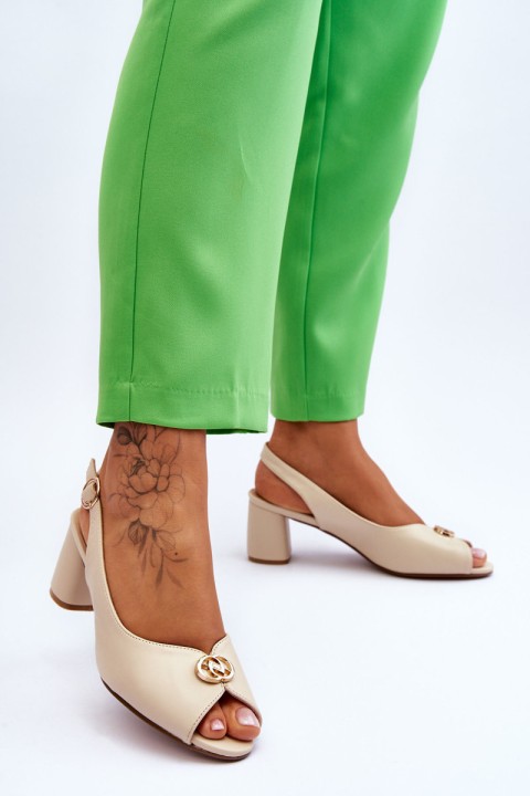 Madingi odiniai sandalai smėlio spalvos su kulniuku