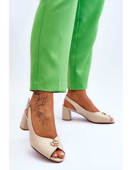 Madingi odiniai sandalai smėlio spalvos su kulniuku