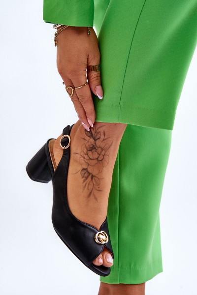 Madingi odiniai sandalai su kulnu juodos spalvos