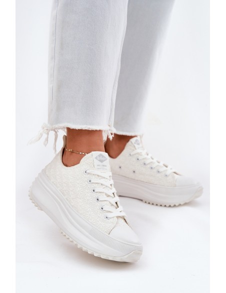 Women's Sneakers With Embroidery On Platform Lee Cooper LCW-25-31-3465L White