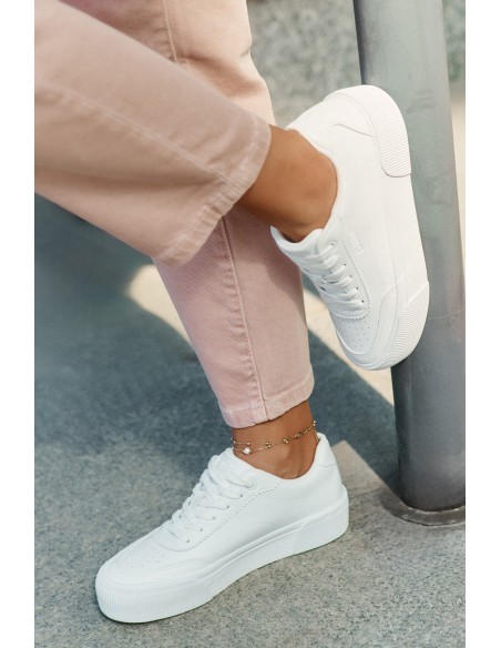 Low sneakers made of eco leather Big Star RR274303 White