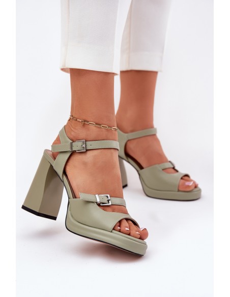 Ladies leather sandals on heel Vinceza 77110 green